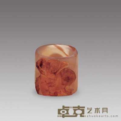 清 玛瑙巧色雕骑兽人扳指 高3cm